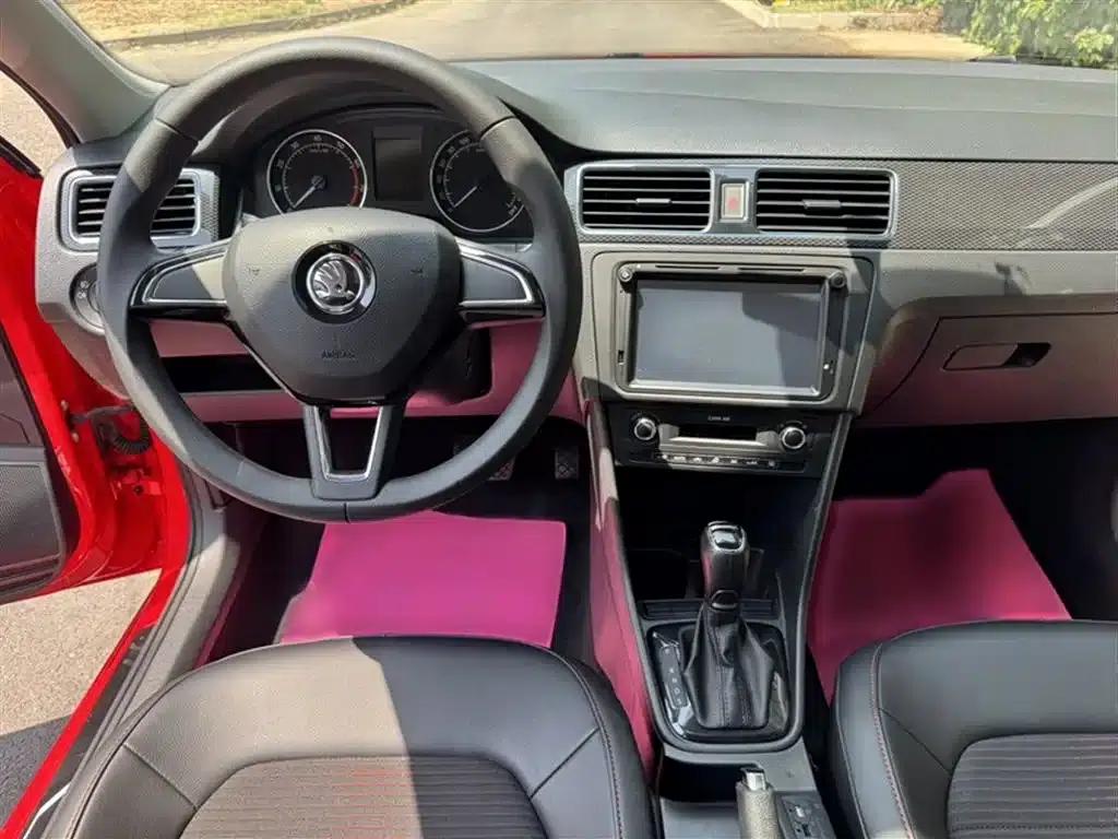 Rapid Spaceback 2016 Facelift 1.6L Automatic Smart Edition — миниатюра 15