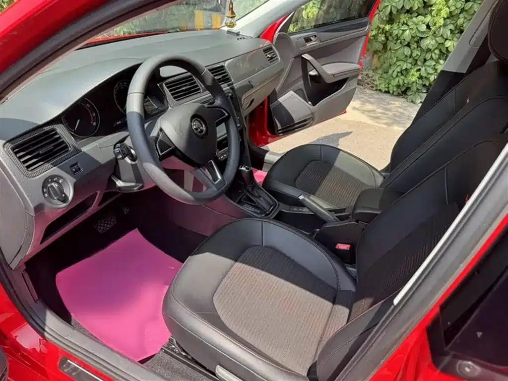 Rapid Spaceback 2016 Facelift 1.6L Automatic Smart Edition — миниатюра 16