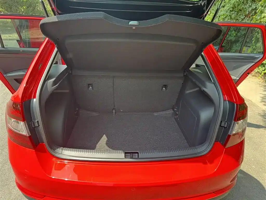 Rapid Spaceback 2016 Facelift 1.6L Automatic Smart Edition — миниатюра 20