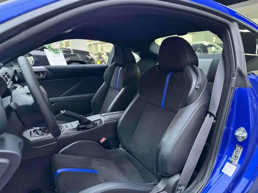Subaru BRZ 2023 2.4L Manual 10th Anniversary Edition — миниатюра 12