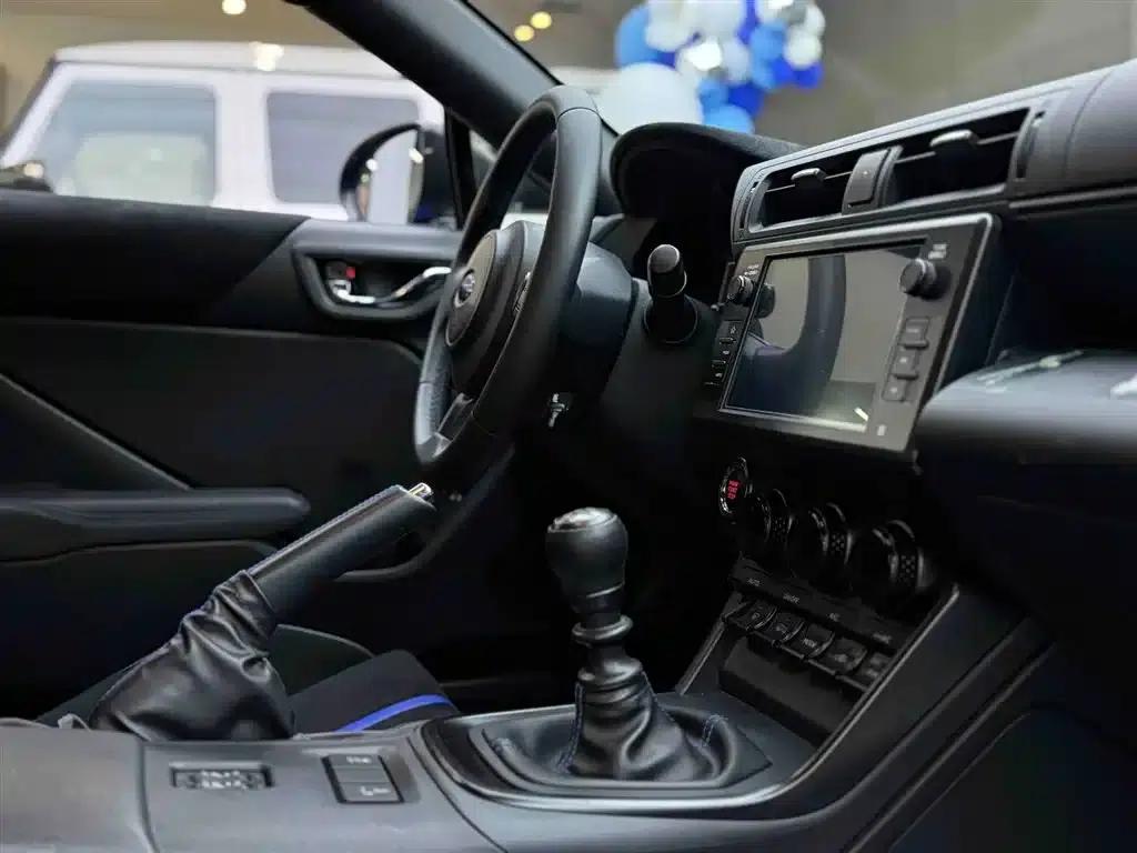 Subaru BRZ 2023 2.4L Manual 10th Anniversary Edition — миниатюра 13