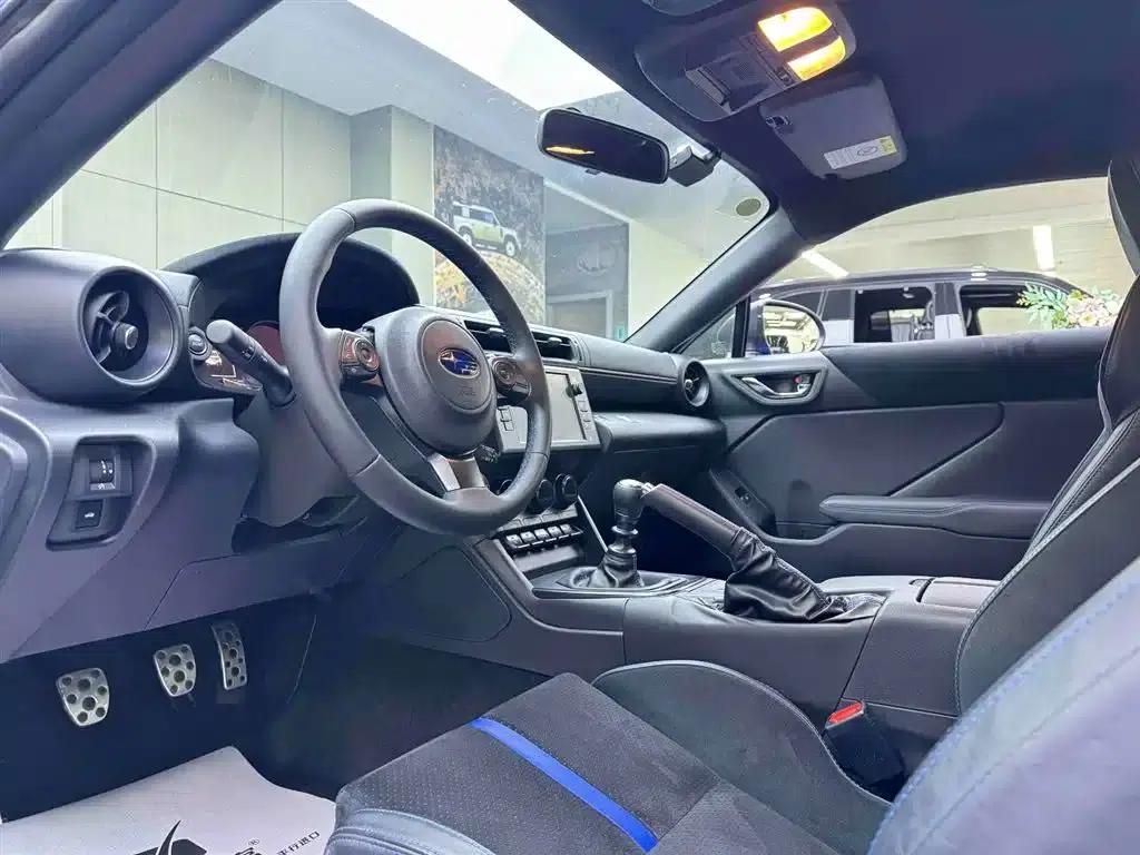 Subaru BRZ 2023 2.4L Manual 10th Anniversary Edition — миниатюра 9