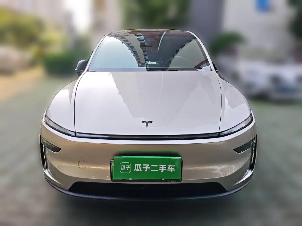 Tesla Model Y L 2025 Model Long-Range All-Wheel-Drive Version — миниатюра 2