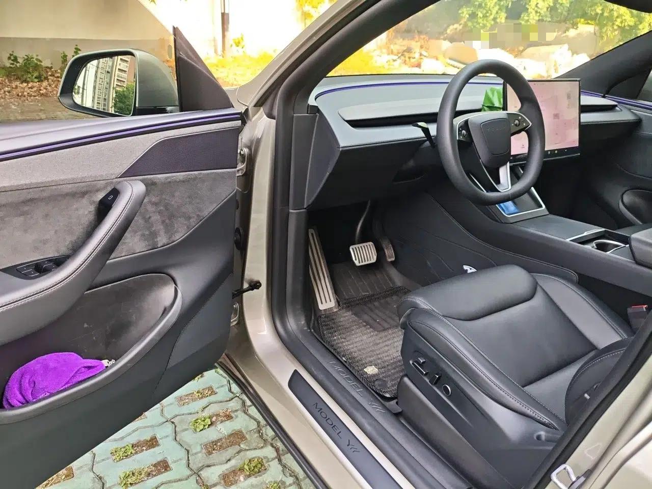 Tesla Model Y L 2025 Model Long-Range All-Wheel-Drive Version — миниатюра 17