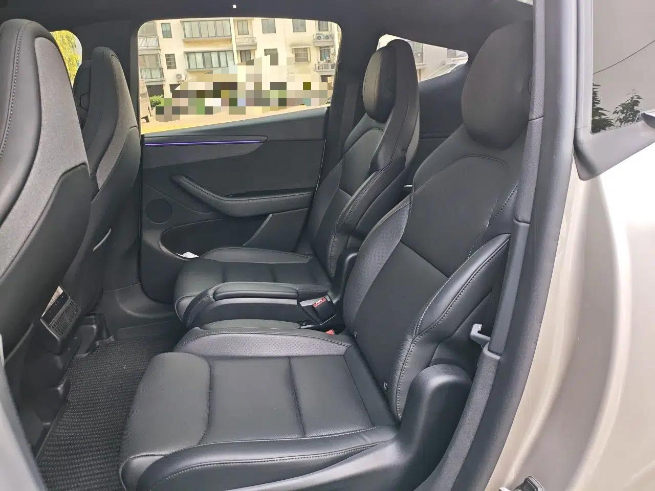 Tesla Model Y L 2025 Model Long-Range All-Wheel-Drive Version — миниатюра 18