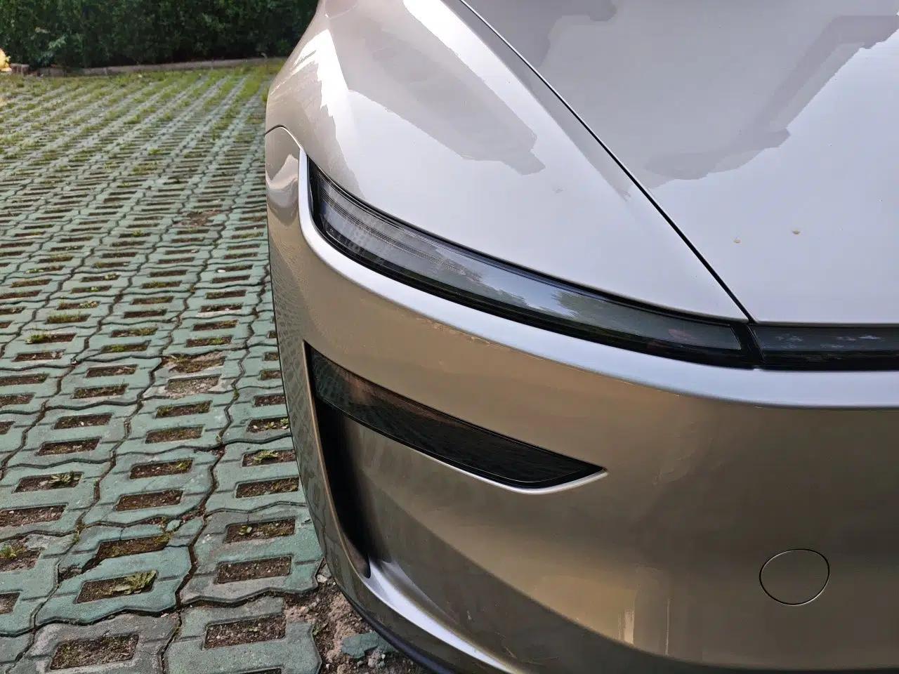 Tesla Model Y L 2025 Model Long-Range All-Wheel-Drive Version — миниатюра 7