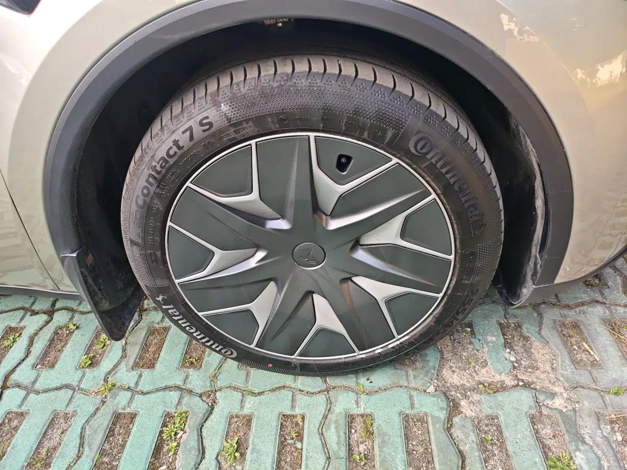 Tesla Model Y L 2025 Model Long-Range All-Wheel-Drive Version — миниатюра 8
