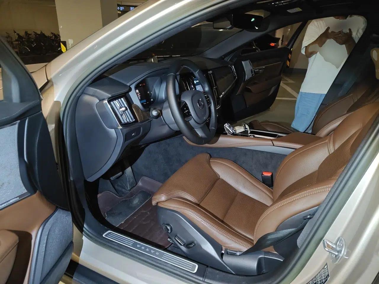 Volvo V90 2023 Cross Country B5 AWD Prestige Edition — миниатюра 17