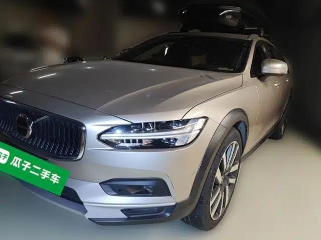 Volvo V90 2023 Cross Country B5 AWD Prestige Edition