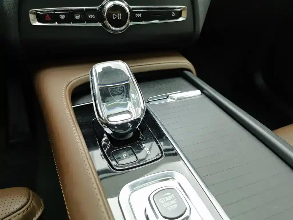 2023 Volvo XC90 Plug-in Hybrid T8 Recharge Luxury 7-Seater — миниатюра 13