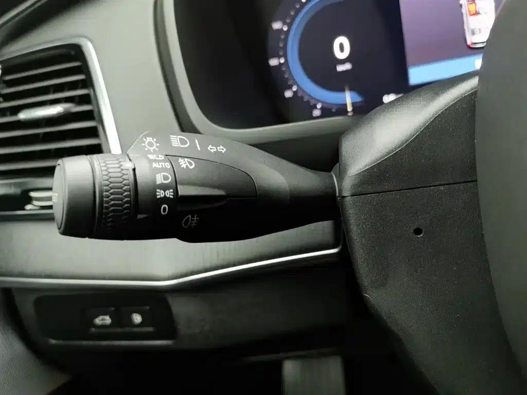 2023 Volvo XC90 Plug-in Hybrid T8 Recharge Luxury 7-Seater — миниатюра 21