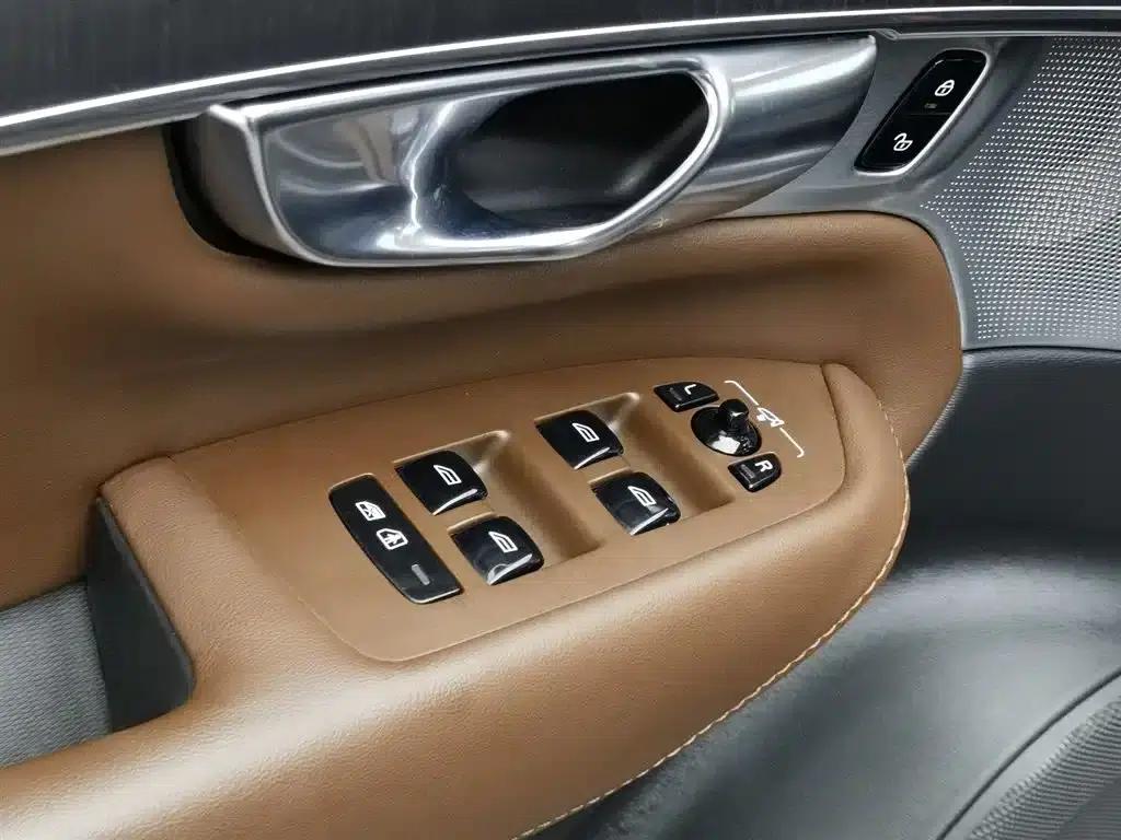 2023 Volvo XC90 Plug-in Hybrid T8 Recharge Luxury 7-Seater — миниатюра 9