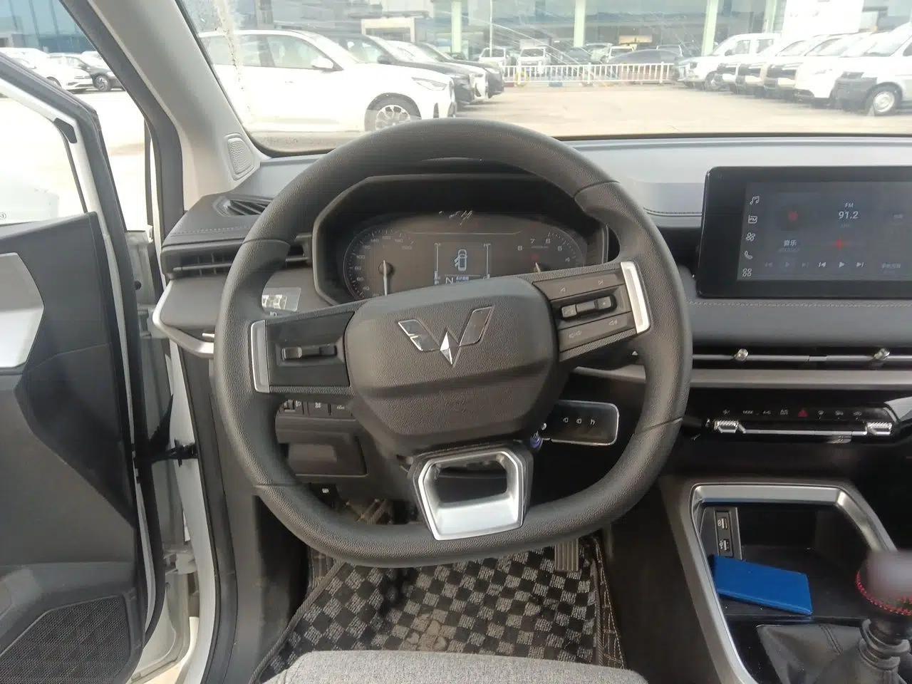 Wuling Jiachen 2022 1.5L Manual Comfort Edition — миниатюра 11