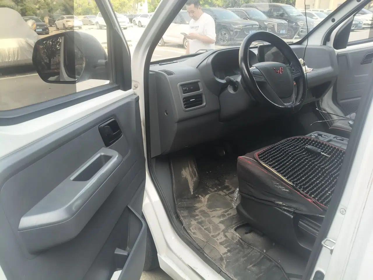 Wuling Yangguang 2024 300km Comfort Version with Sealed Windows 60kW — миниатюра 17