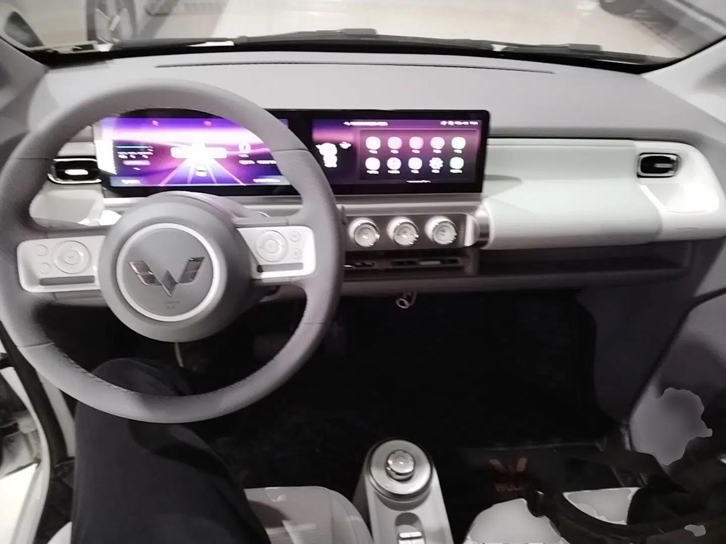 Wuling Air ev 2023 - Four Seats - Advanced Edition — миниатюра 13