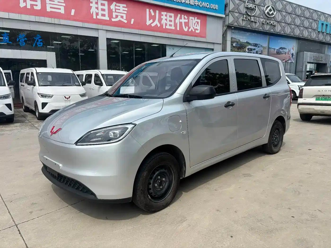 Wuling Hongguang New Energy 2024 Pure Electric Version 300KM Standard Edition — миниатюра 1