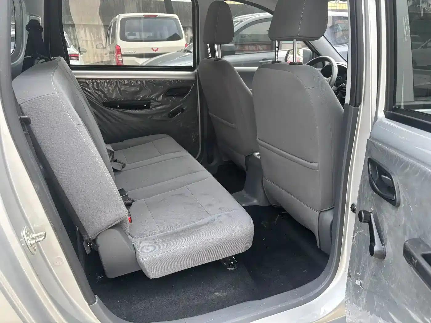 Wuling Hongguang New Energy 2024 Pure Electric Version 300KM Standard Edition — миниатюра 11