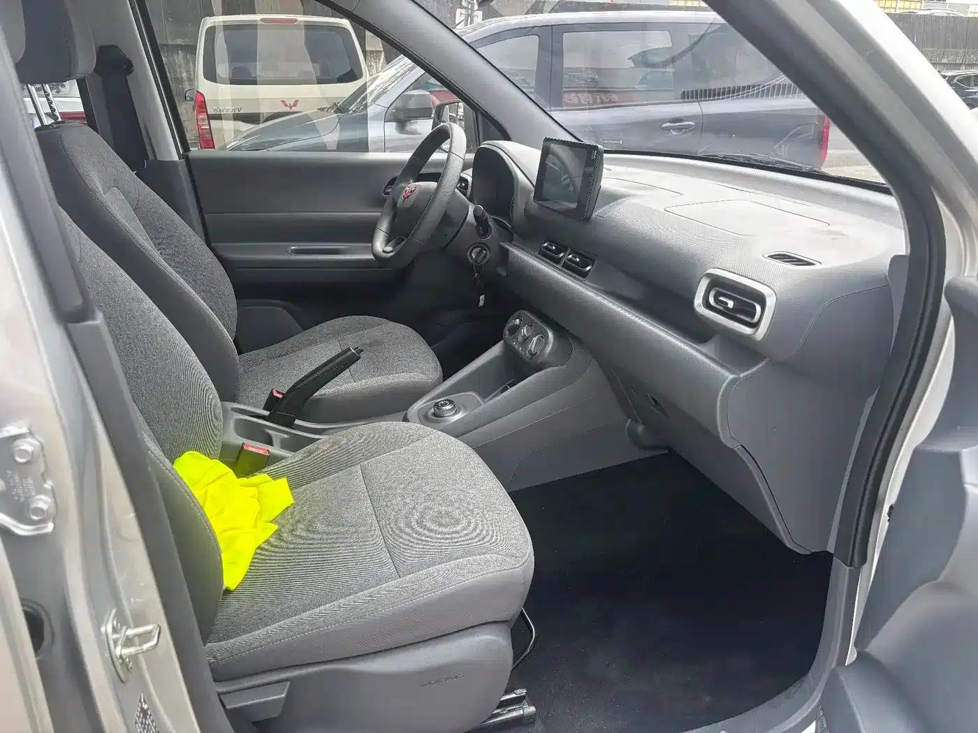 Wuling Hongguang New Energy 2024 Pure Electric Version 300KM Standard Edition — миниатюра 12