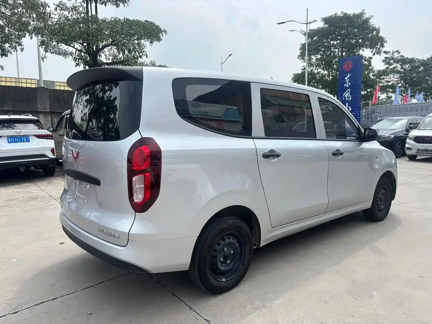 Wuling Hongguang New Energy 2024 Pure Electric Version 300KM Standard Edition — миниатюра 6
