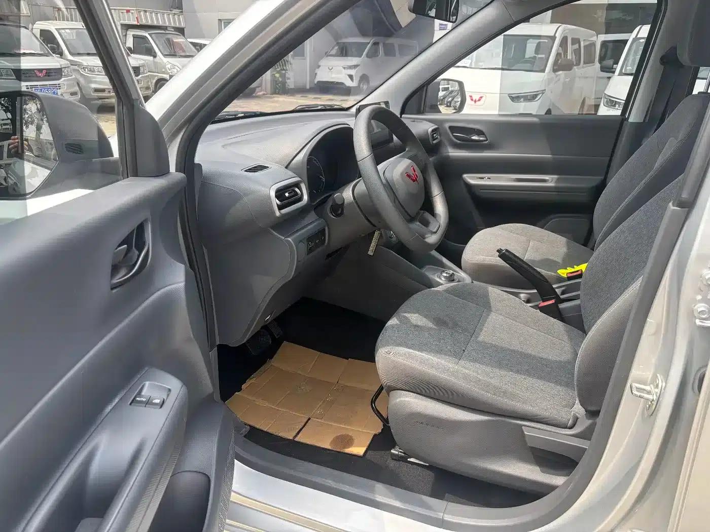 Wuling Hongguang New Energy 2024 Pure Electric Version 300KM Standard Edition — миниатюра 8