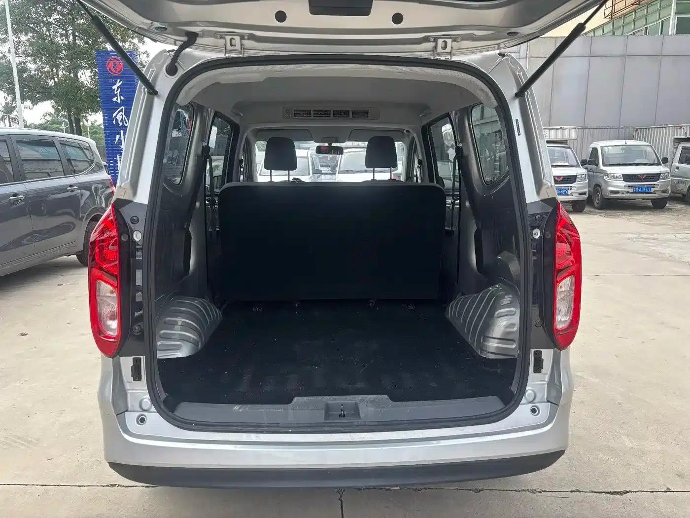 Wuling Hongguang New Energy 2024 Pure Electric Version 300KM Standard Edition — миниатюра 9
