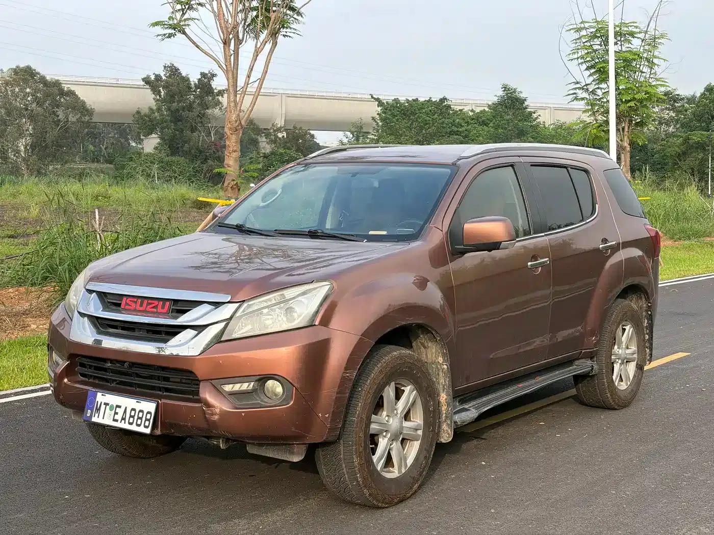 mu-X 2015 3.0T 4WD Automatic Premium 7-Seater — миниатюра 1