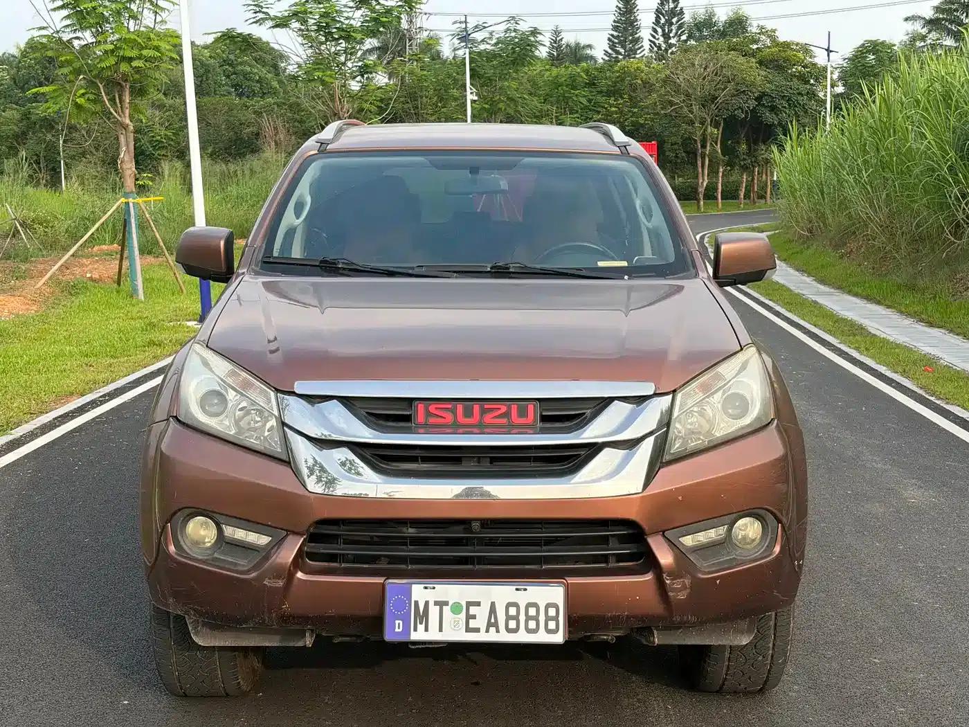 mu-X 2015 3.0T 4WD Automatic Premium 7-Seater — миниатюра 2