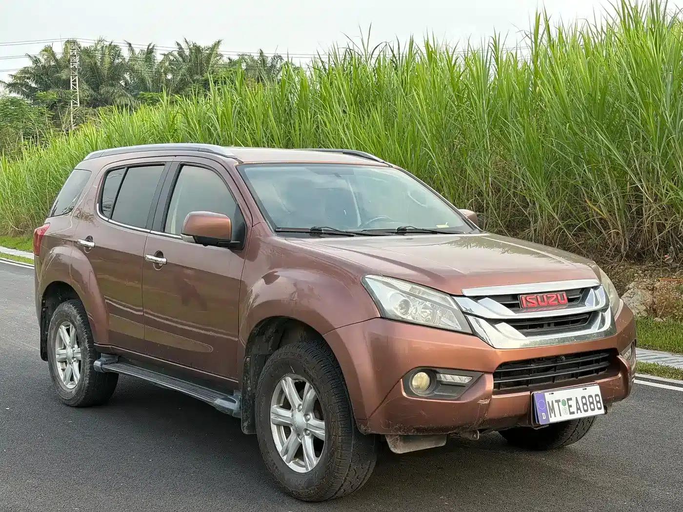 mu-X 2015 3.0T 4WD Automatic Premium 7-Seater — миниатюра 3