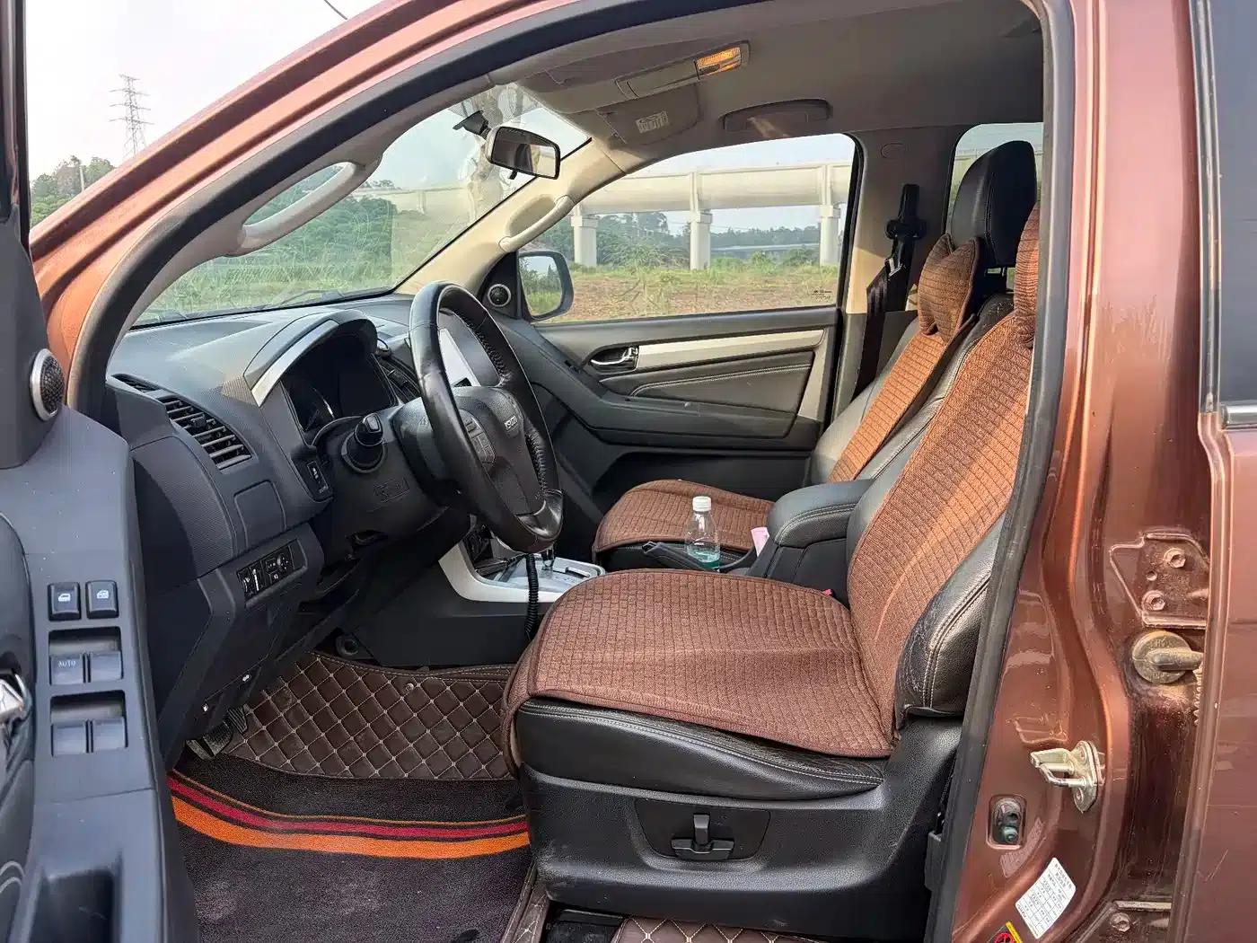 mu-X 2015 3.0T 4WD Automatic Premium 7-Seater — миниатюра 4