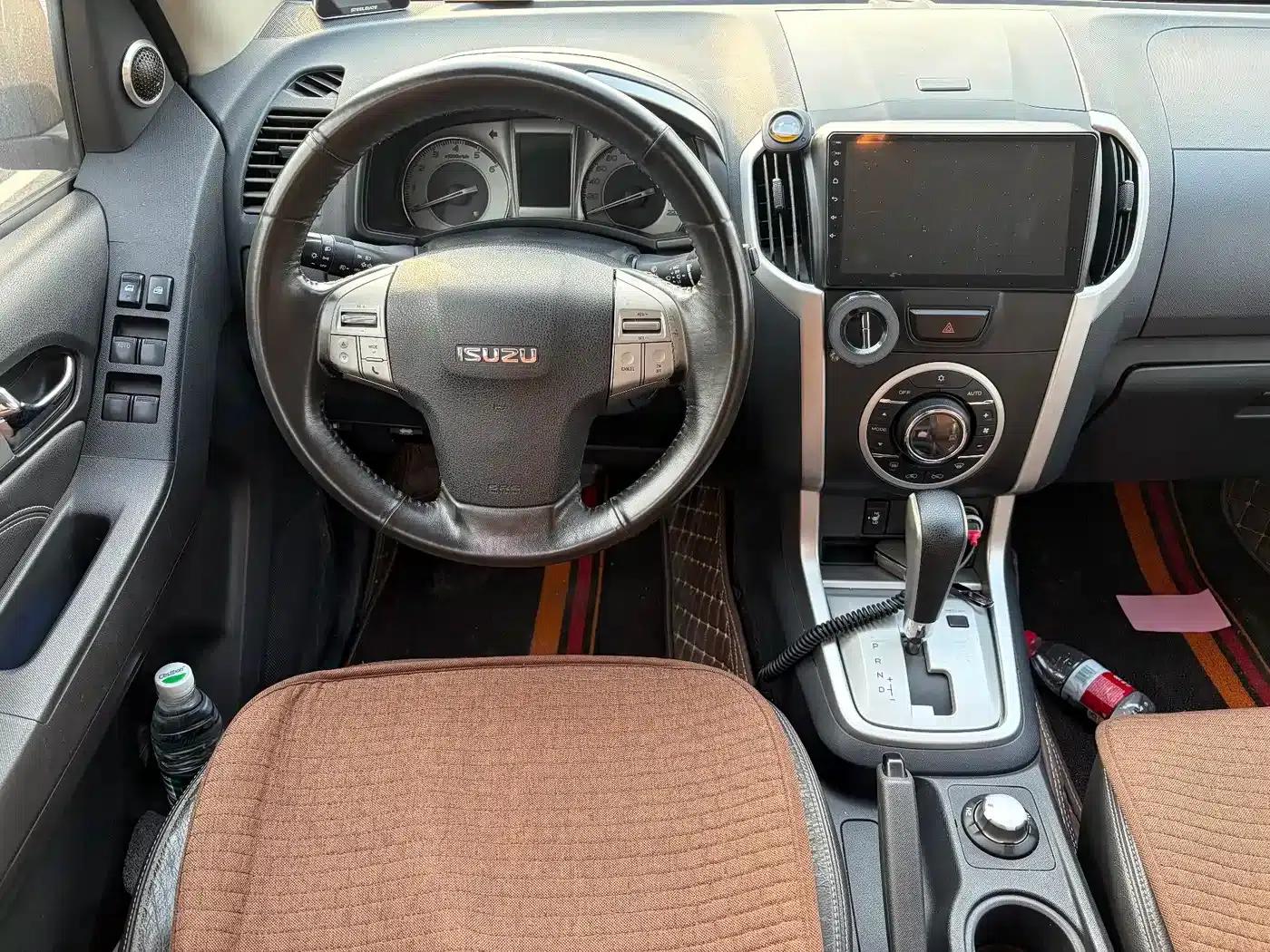 mu-X 2015 3.0T 4WD Automatic Premium 7-Seater — миниатюра 6