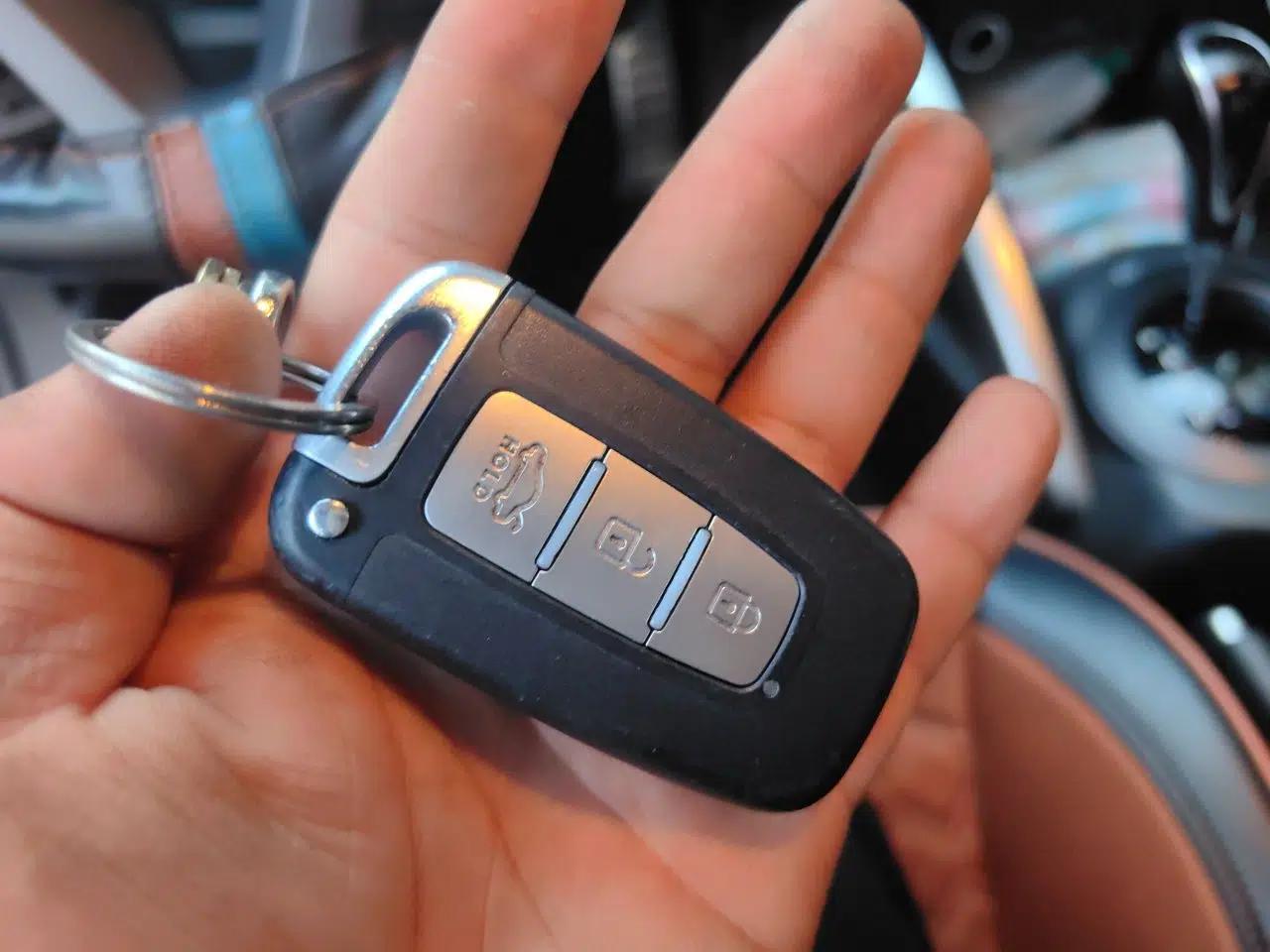 Hyundai Veloster 2012 1.6T Automatic Luxury Edition — миниатюра 9