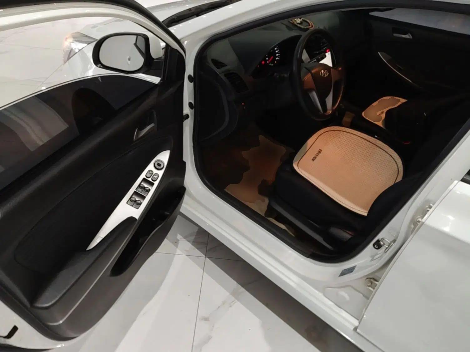 Hyundai Verna Ray 2014 1.4L Automatic GLX — миниатюра 19