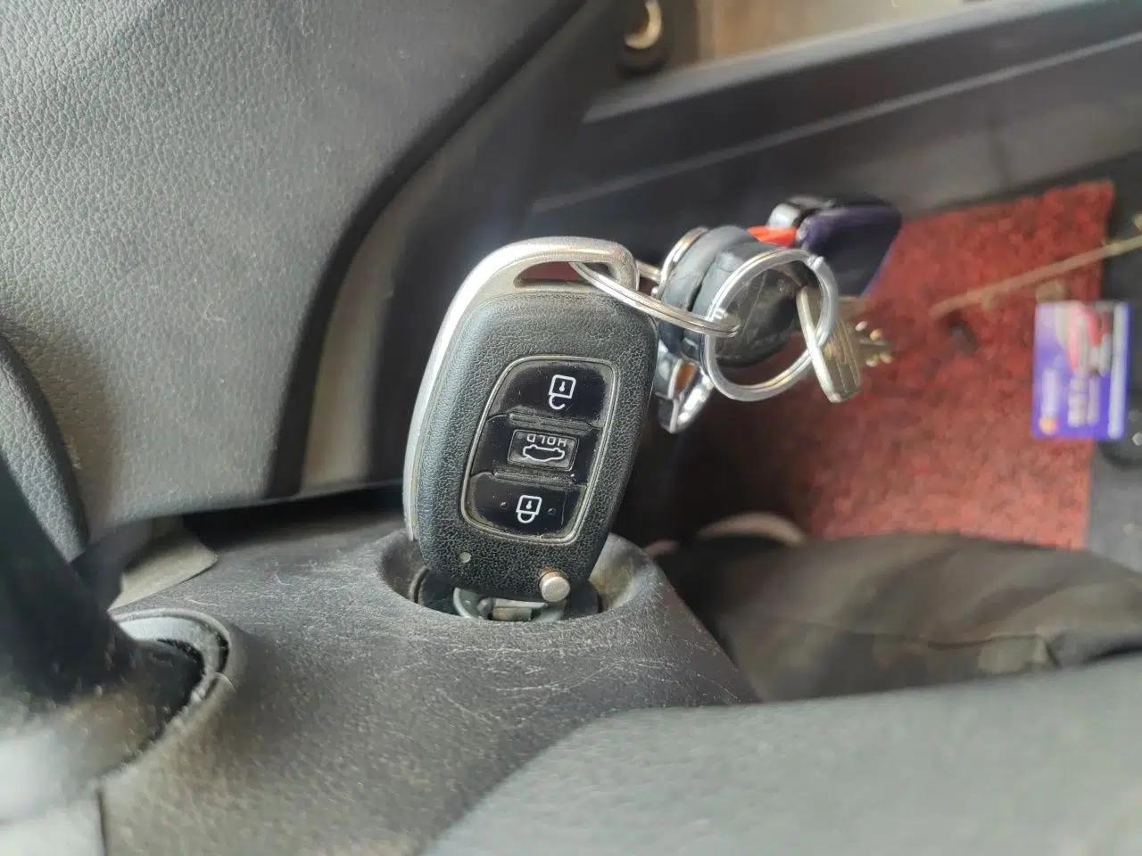 Hyundai Verna RV 2017 1.4L Manual Cool Edition GLS China V Emission Standard — миниатюра 9