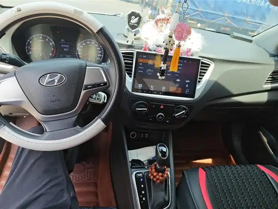 2016 Hyundai Verna 1.4L Automatic GLS (Cool Edition) — миниатюра 12