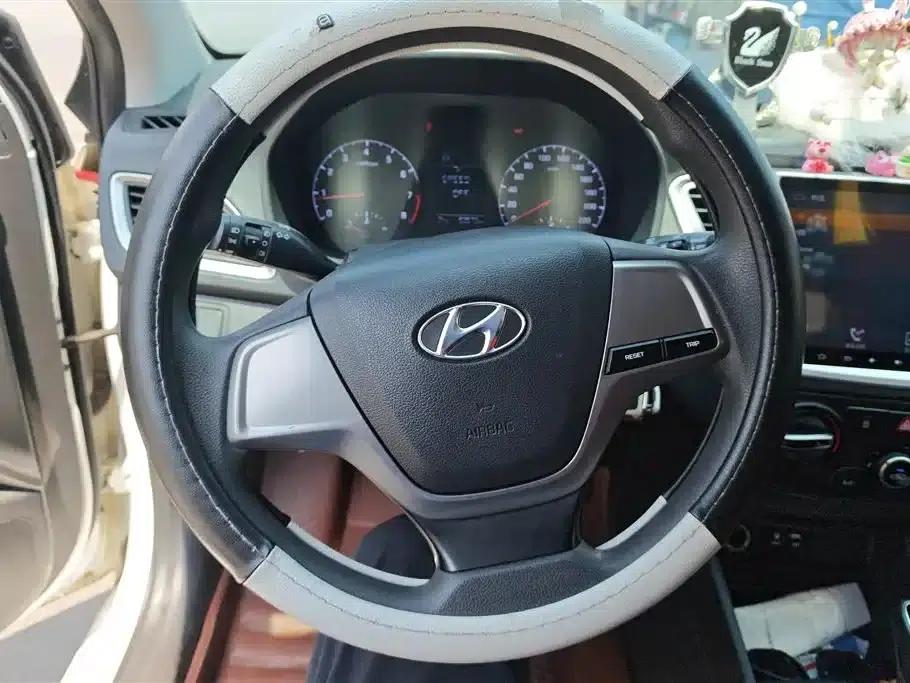 2016 Hyundai Verna 1.4L Automatic GLS (Cool Edition) — миниатюра 15