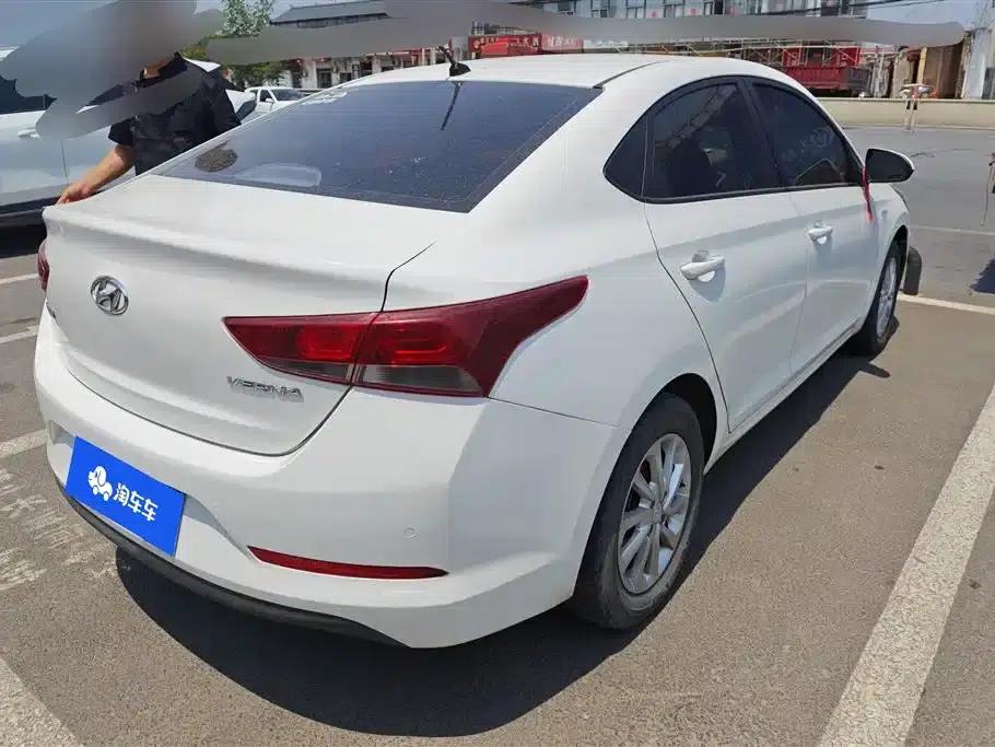 2016 Hyundai Verna 1.4L Automatic GLS (Cool Edition) — миниатюра 3