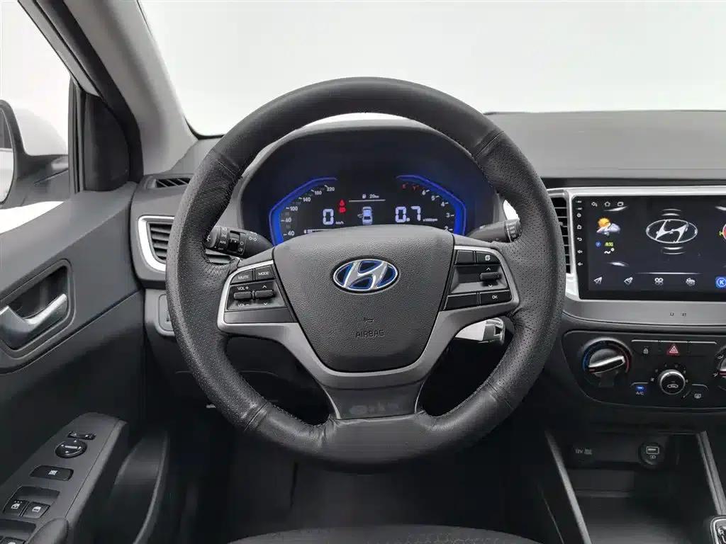 2020 Hyundai Verna 1.4L Manual GLS Cool Edition — миниатюра 11