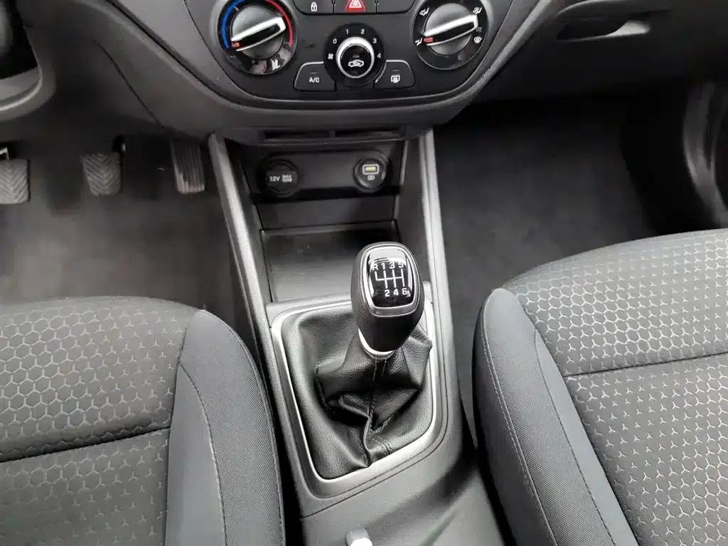 2020 Hyundai Verna 1.4L Manual GLS Cool Edition — миниатюра 13