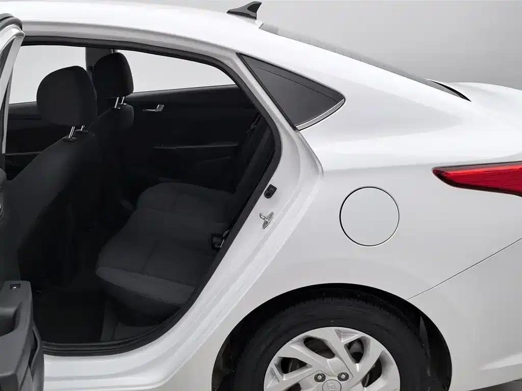 2020 Hyundai Verna 1.4L Manual GLS Cool Edition — миниатюра 15