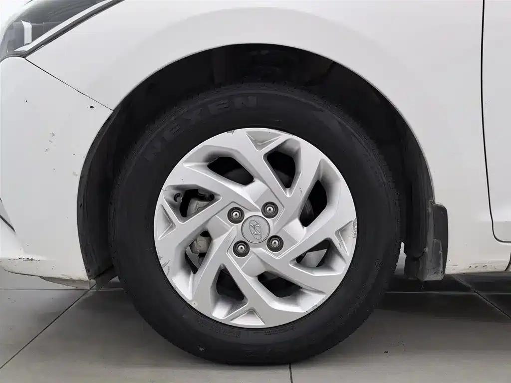 2020 Hyundai Verna 1.4L Manual GLS Cool Edition — миниатюра 17