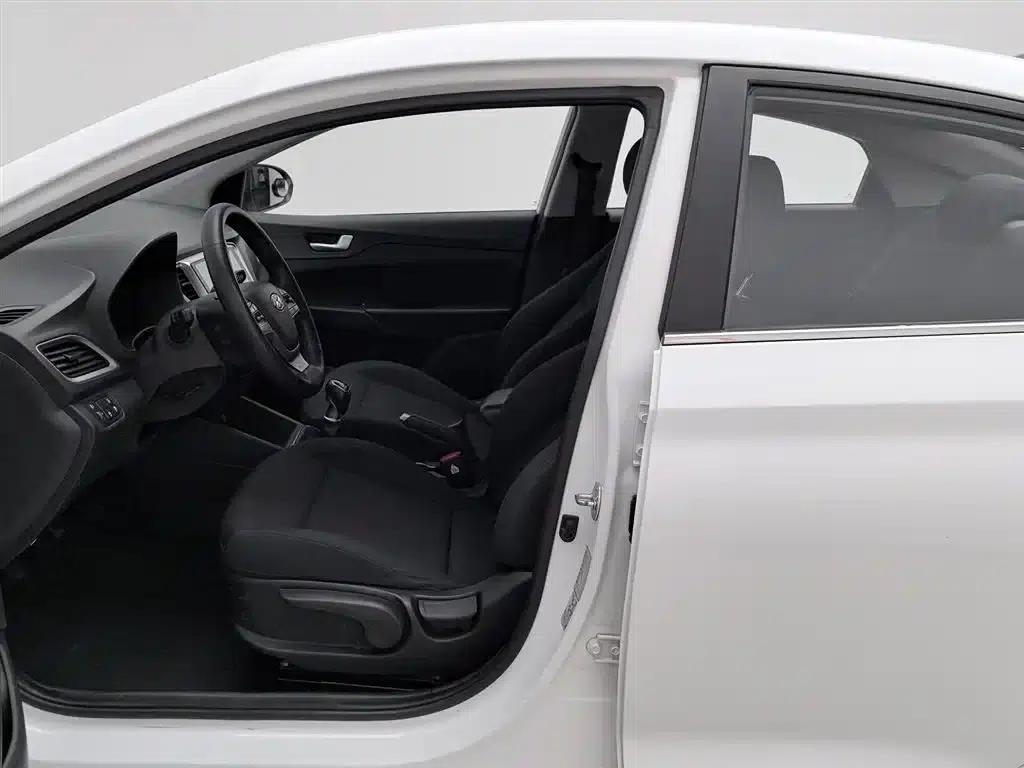2020 Hyundai Verna 1.4L Manual GLS Cool Edition — миниатюра 10