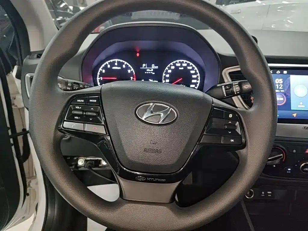 2016 Hyundai Verna 1.4L Automatic GLS (Cool Edition) — миниатюра 11