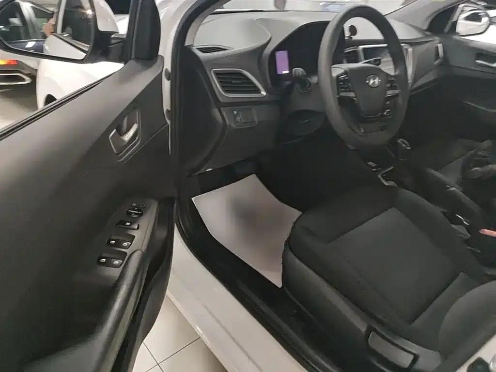2016 Hyundai Verna 1.4L Automatic GLS (Cool Edition) — миниатюра 15