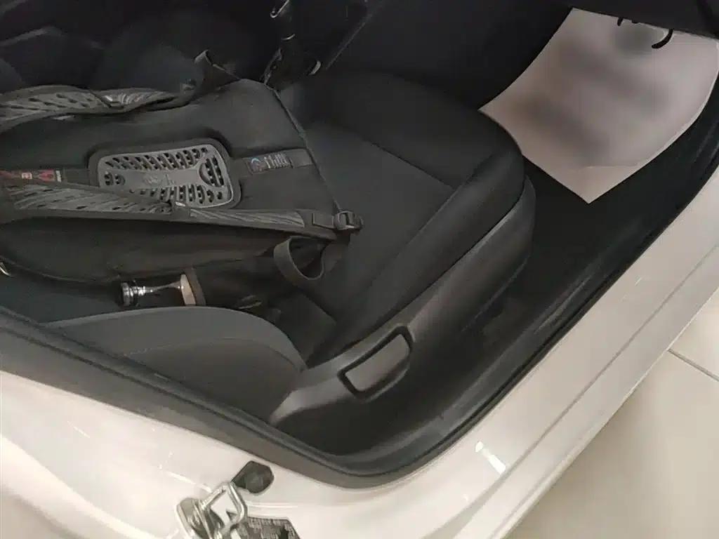 2016 Hyundai Verna 1.4L Automatic GLS (Cool Edition) — миниатюра 25