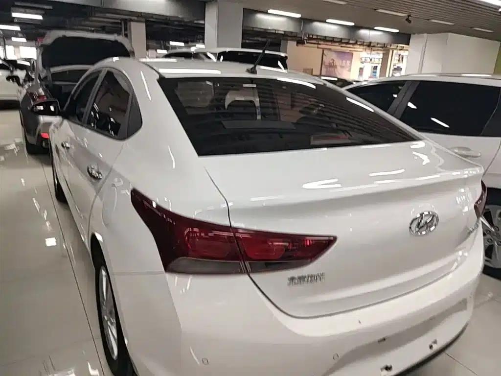 2016 Hyundai Verna 1.4L Automatic GLS (Cool Edition) — миниатюра 5