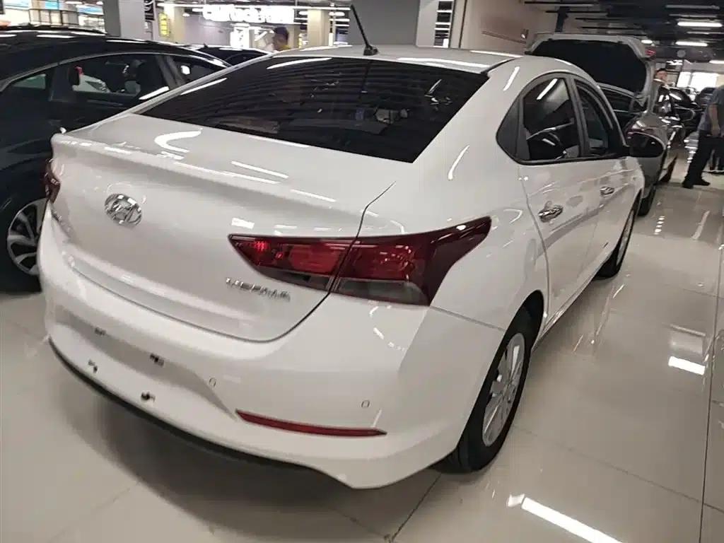 2016 Hyundai Verna 1.4L Automatic GLS (Cool Edition) — миниатюра 7