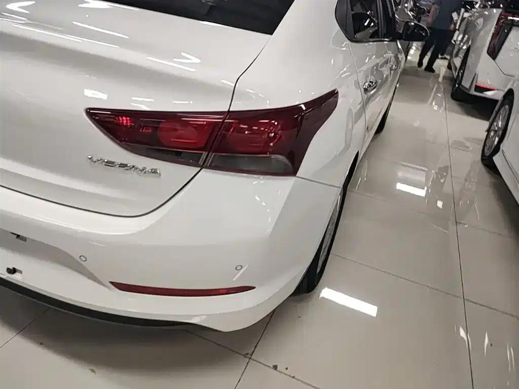 2016 Hyundai Verna 1.4L Automatic GLS (Cool Edition) — миниатюра 8