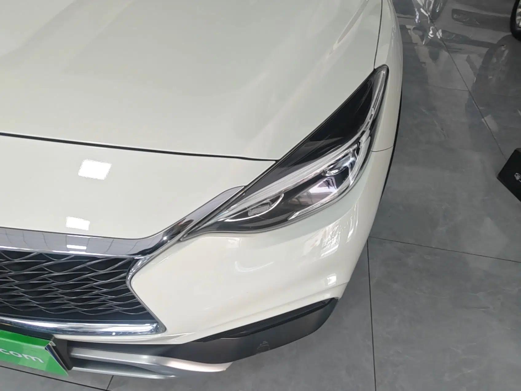 Infiniti QX30 2017 1.6T Two-Wheel Drive Fashion Edition — миниатюра 2