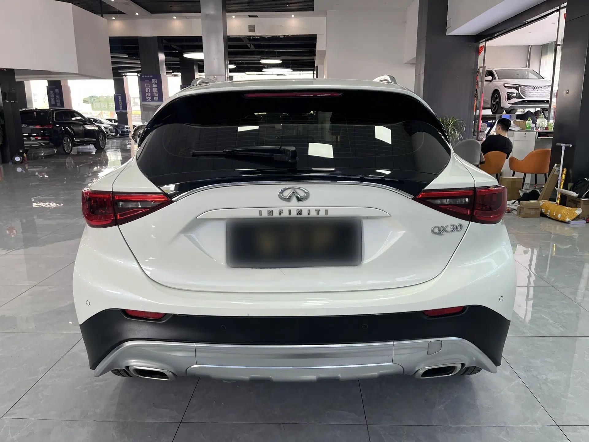 Infiniti QX30 2017 1.6T Two-Wheel Drive Fashion Edition — миниатюра 9