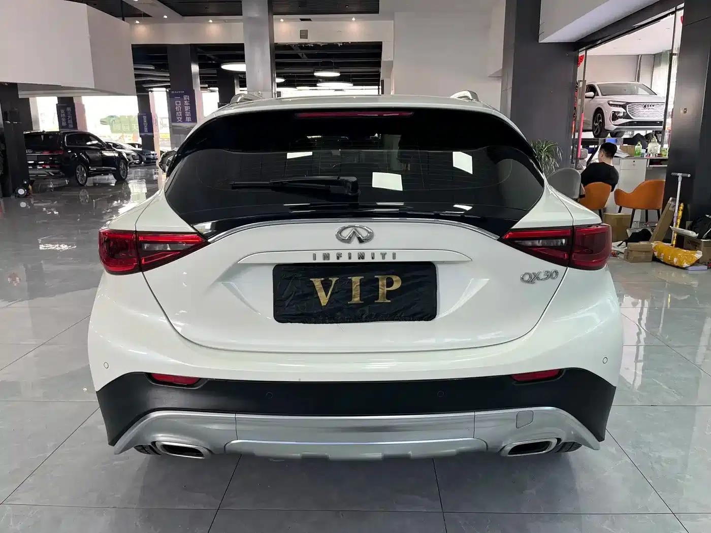 Infiniti QX30 2017 1.6T 2WD Fashion Edition — миниатюра 7